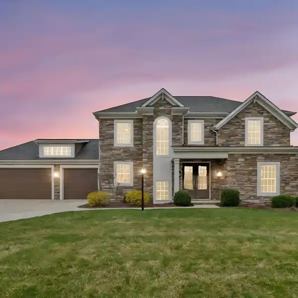 SPACIOUS HOME IN BRADFORD SHORES