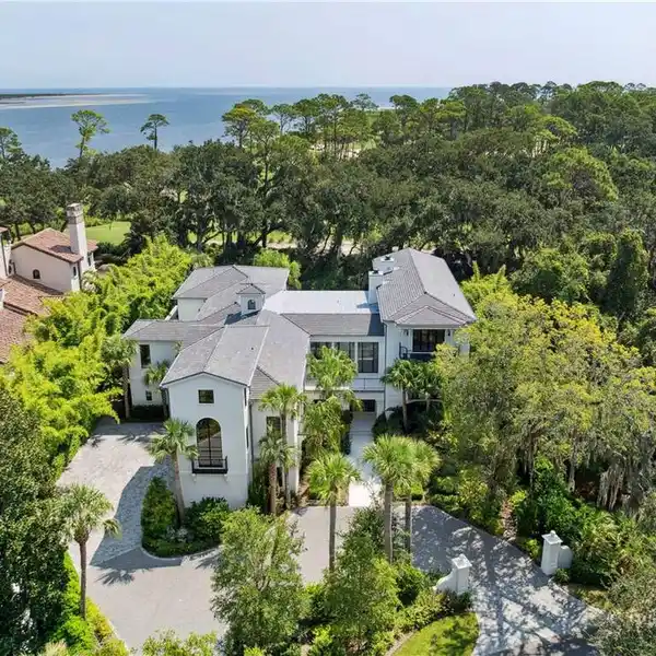 TIMELESS ELEGANCE MEETS MODERN INNOVATION