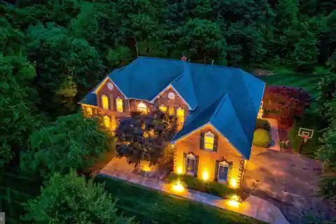 Powerful Features in Exceptional Home