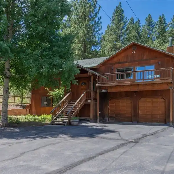 CHALET-STYLE LIVING WITH BONUS SPACE