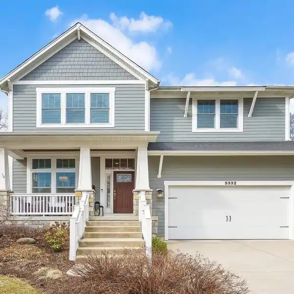 EXQUISITE HOME IN PRIME LOCATION
