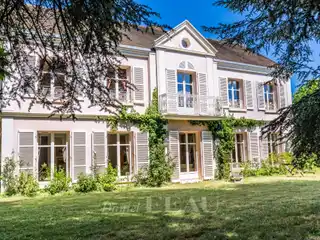 Architect-designed Home in Spacious Leafy Grounds