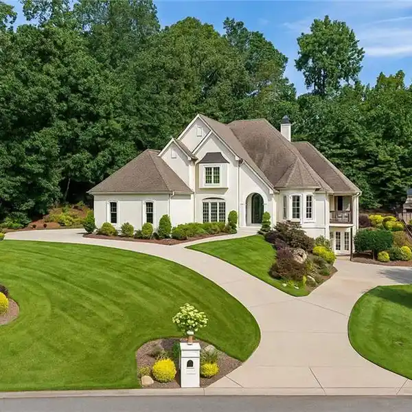 RESORT-STYLE CHATEAU ELAN ESTATE WITH PRIVATE POOL