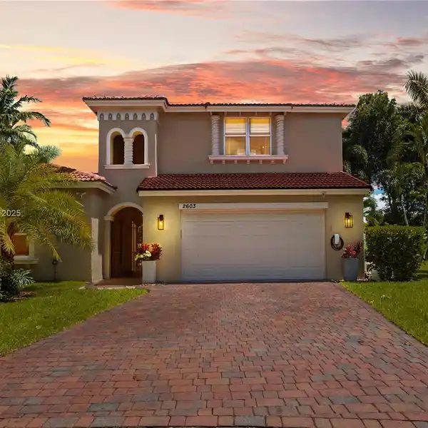 LUXURY ENTERTAINER’S DREAM WITH TROPICAL POOL