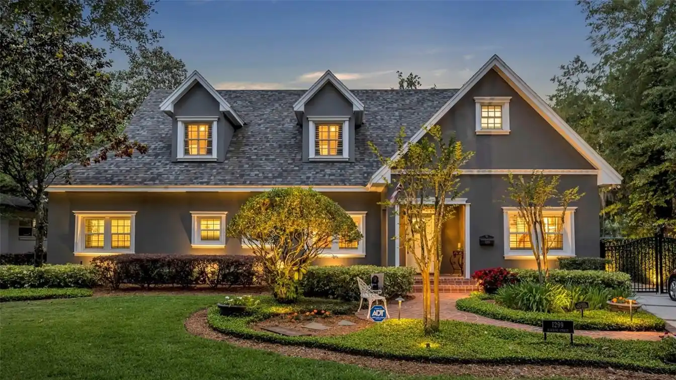 Beautifully Renovated Home with Guest Retreat