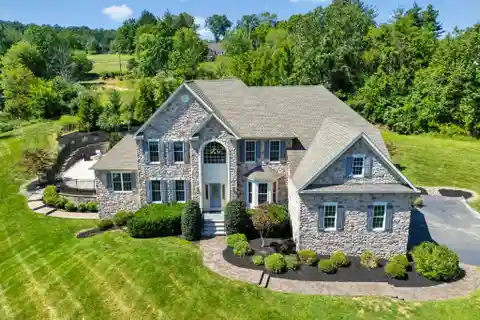 Stunning Colonial in Crystal Glenn