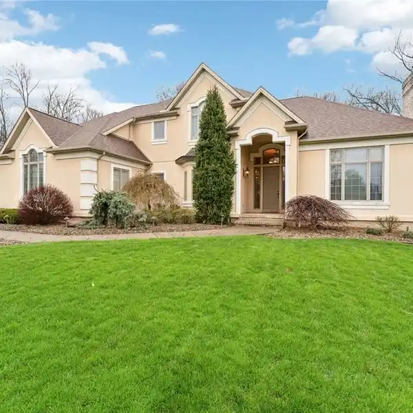 EXQUISITE RESIDENCE IN VILLA ROSA GARDENS