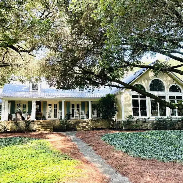3.3-ACRE LOW COUNTRY ESTATE