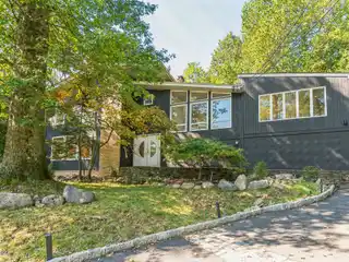 Elegant Retreat Close to Palisades Parkway