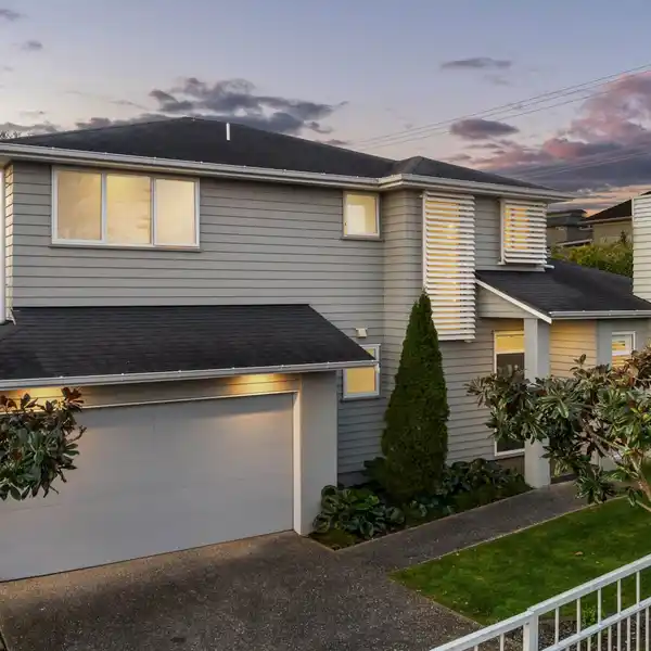 IMMACULATE HOME BUILT FOR CONVENIENCE
