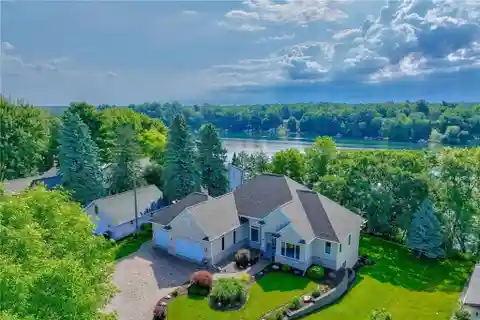 Peaceful Lakefront Seclusion with Modern Comfort