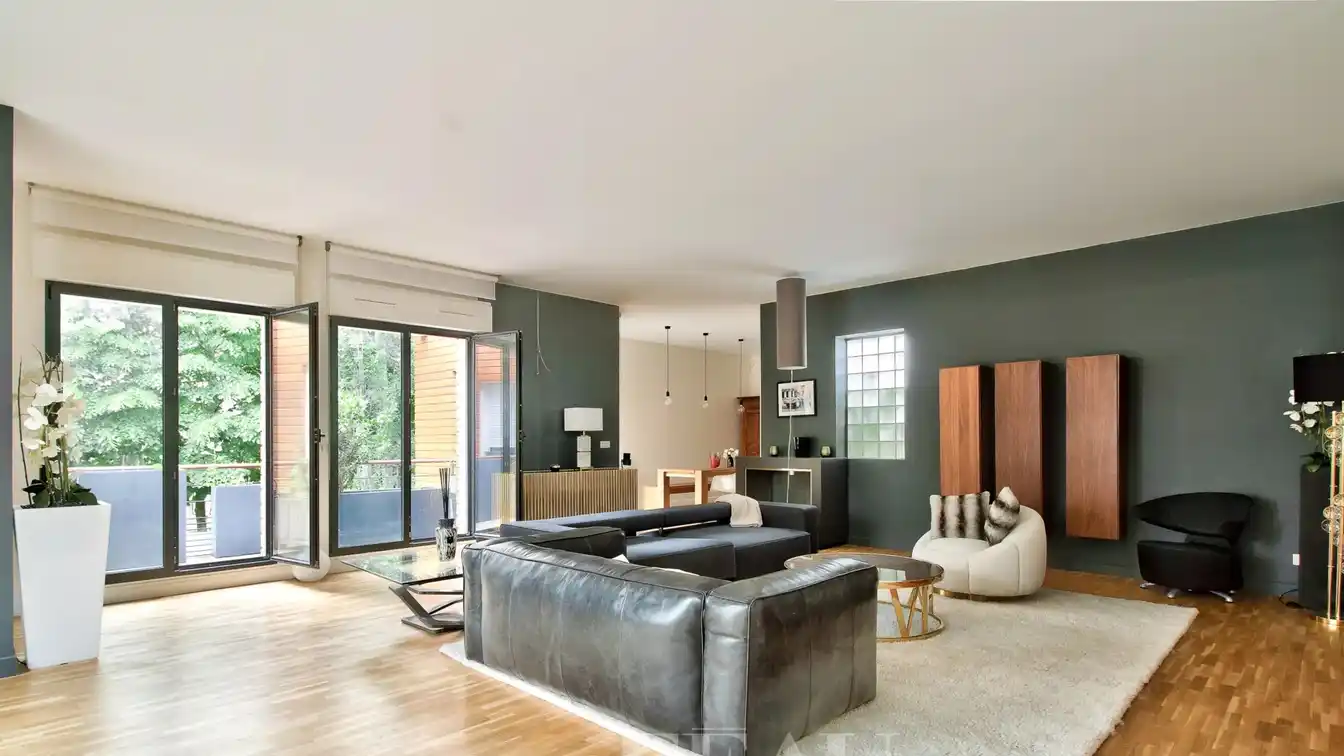 Three Bedroom Home with Lovely Terrace