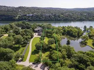 A Serene Lake Austin Lifestyle