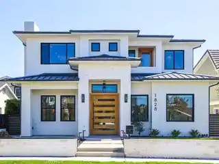 Brand New Modern Home in Lake Park