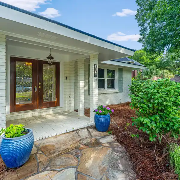 GREAT OPPORTUNITY IN FORT JOHNSON ESTATES