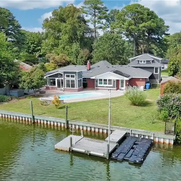 IMMACULATE RANCH HOME ON LAKE JOYCE