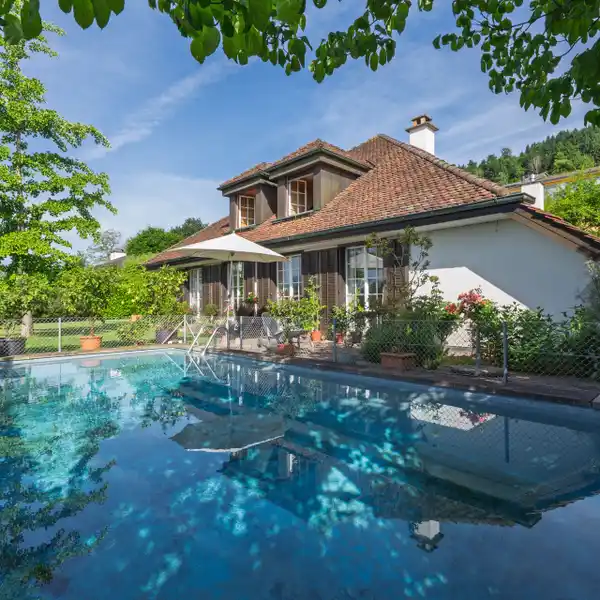 SPACIOUS HOME WITH HEATED POOL