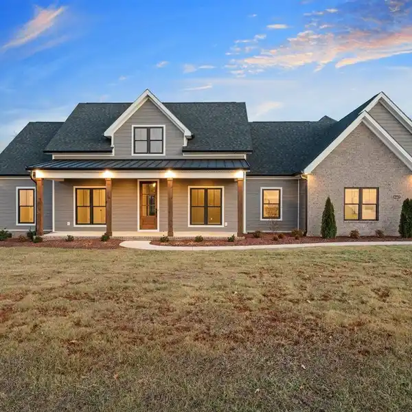 ONE-LEVEL LIVING IN A BRAND NEW SHOWSTOPPER