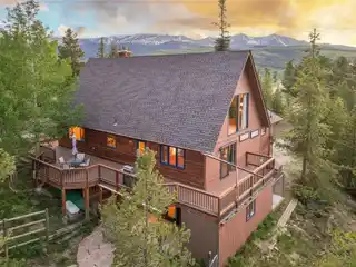 Quintessential Breckenridge Scenic Retreat