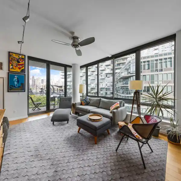 SUNSET VIEWS AND SOPHISTICATED LUXURY AT THE VIEW