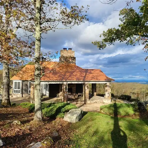 OUTDOOR ENTERTAINING SPACES WITH BREATHTAKING VIEWS