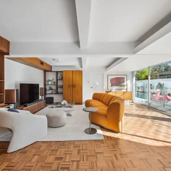 STRIKING AND SPACIOUS MID-CENTURY MODERN HOME