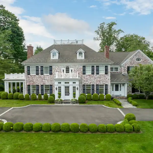 TIMELESS ARCHITECTURE MEETS PERFECT FUNCTIONALITY