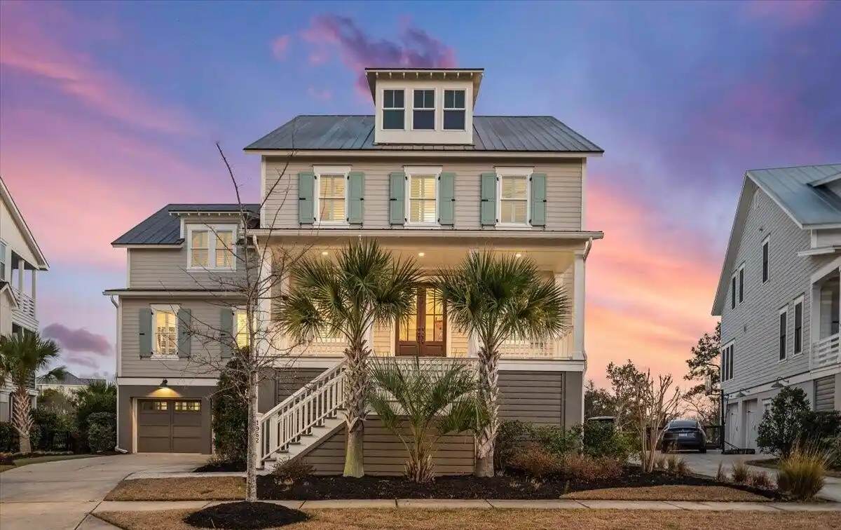 Elevated Six Bedroom Home in Daniel Island Edgefield Park