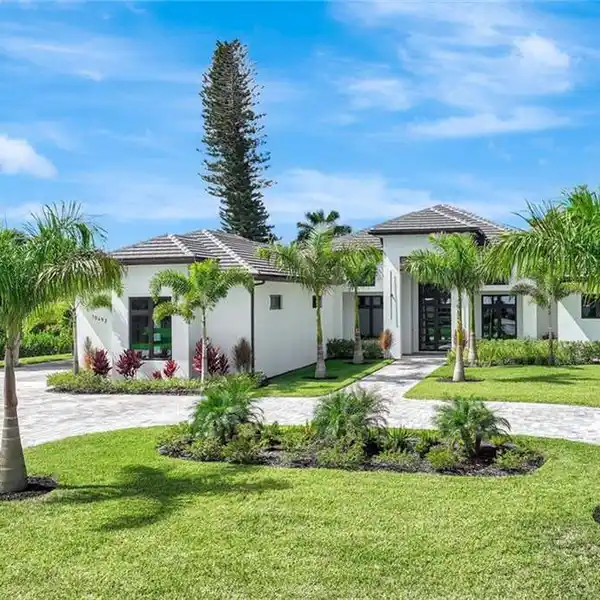 CORNER ESTATE WITH EXPANSIVE OUTDOOR ENTERTAINING SPACES