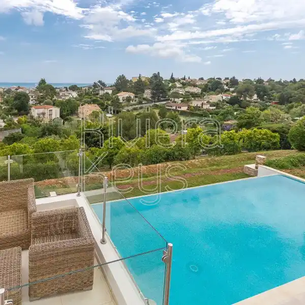 MODERN VILLA IN A SECURE PRIVATE ESTATE