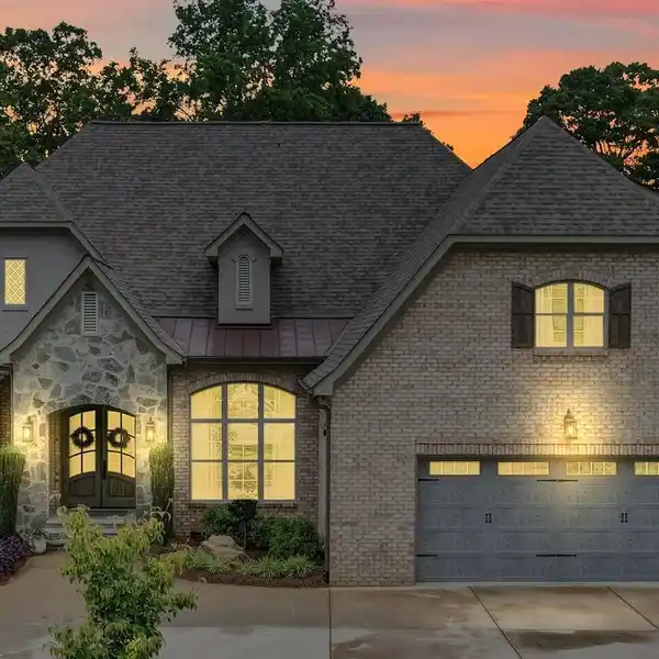 STUNNING CUSTOM HOME WITH FLEXIBLE OPEN LAYOUT