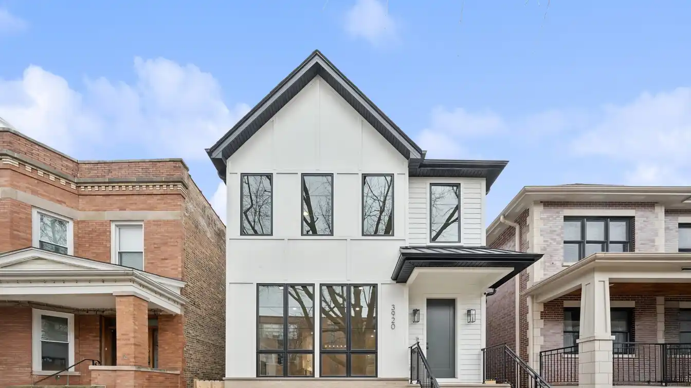Refined New Construction in North Center