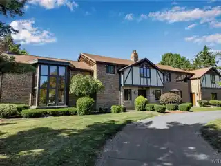 Gracious Mansion with Poolside Elegance