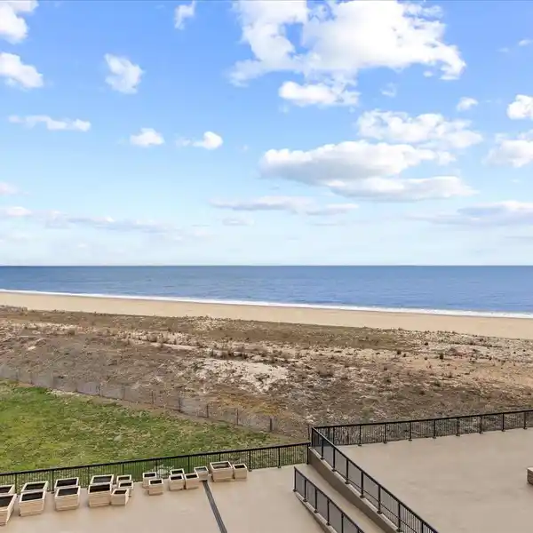 OCEANFRONT CONDOMINIUM WITH GORGEOUS VIEWS