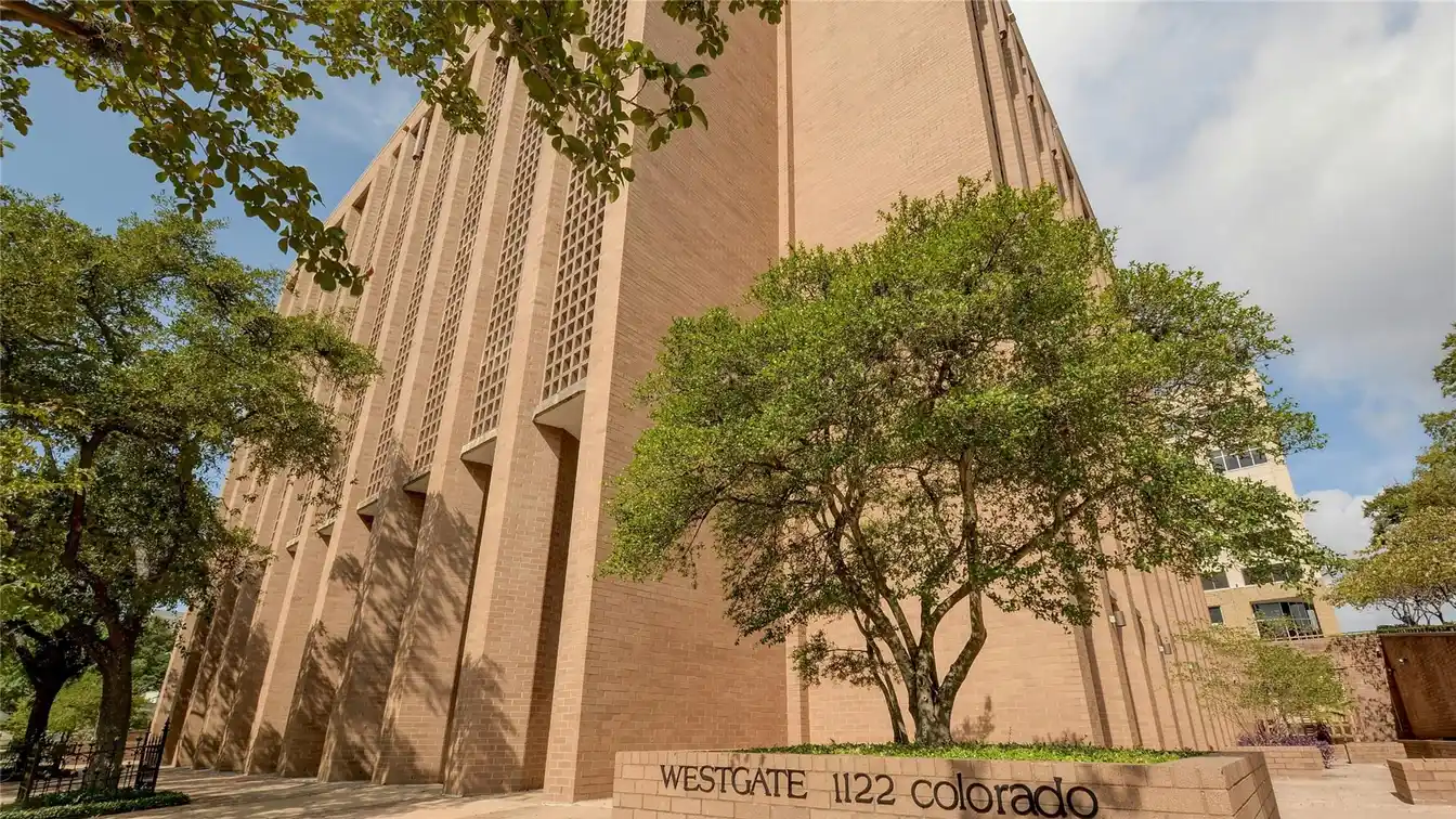 Corner Residence in the Westgate Tower