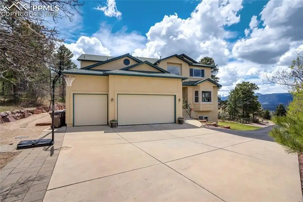Elegant Home in a Peaceful Enclave