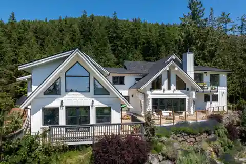 Exceptional Nearly 10-Acre Country Estate