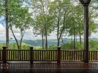 Authentic Log Home - a True Mountain Sanctuary