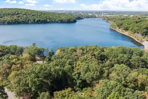 Prime Lakefront Property