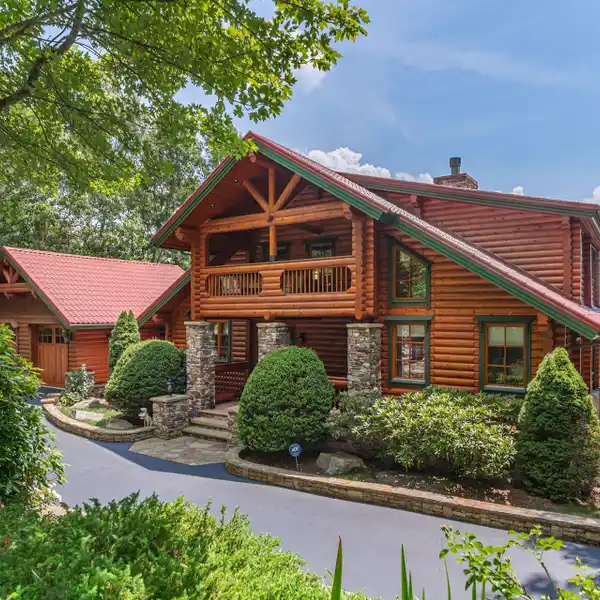 BREATHTAKING LOG HOME ATOP MAGGIE VALLEY