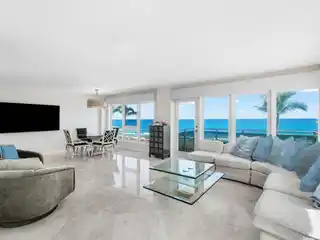 Bright Luxury Residence with Amazing Ocean Views