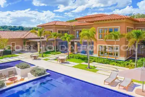 House in One of the Most Sought-After Luxury Condominiums Near São Paulo