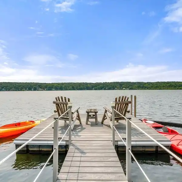 LAKEFRONT BOATER'S PARADISE