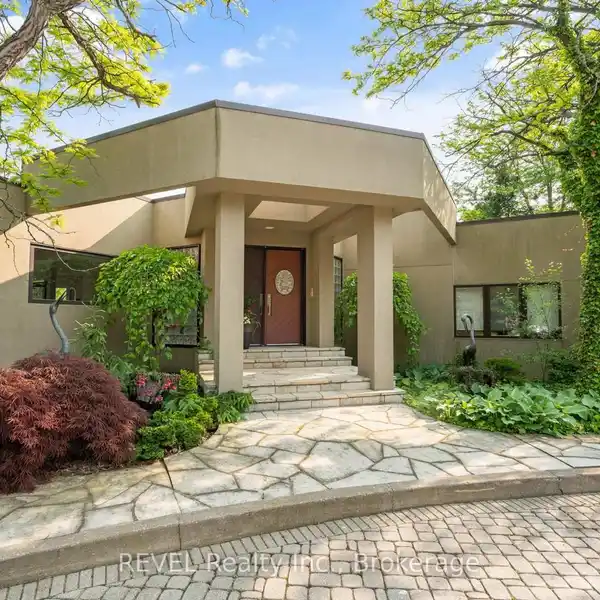 EXCLUSIVE NIAGARA RETREAT NEAR WINE COUNTRY