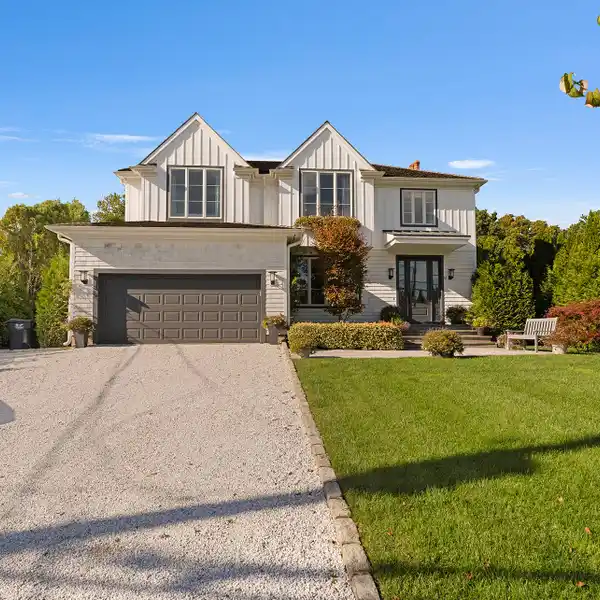 BEAUTIFULLY RENOVATED SOUTHAMPTON HOME IN SHINNECOCK