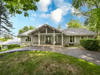 Renovated Luxury Residence on Upper Nashotah Lake