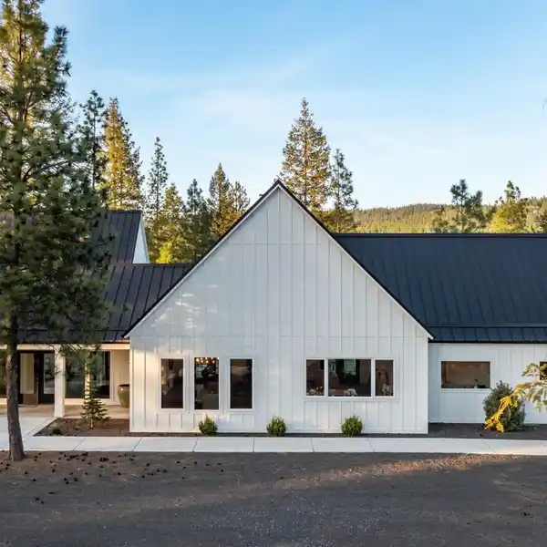 RIVERFRONT MODERN FARMHOUSE