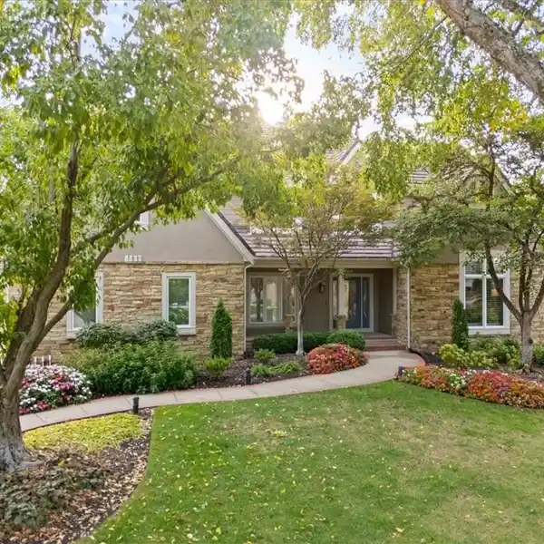 BEAUTIFULLY UPDATED HOME ON A QUIET CUL-DE-SAC