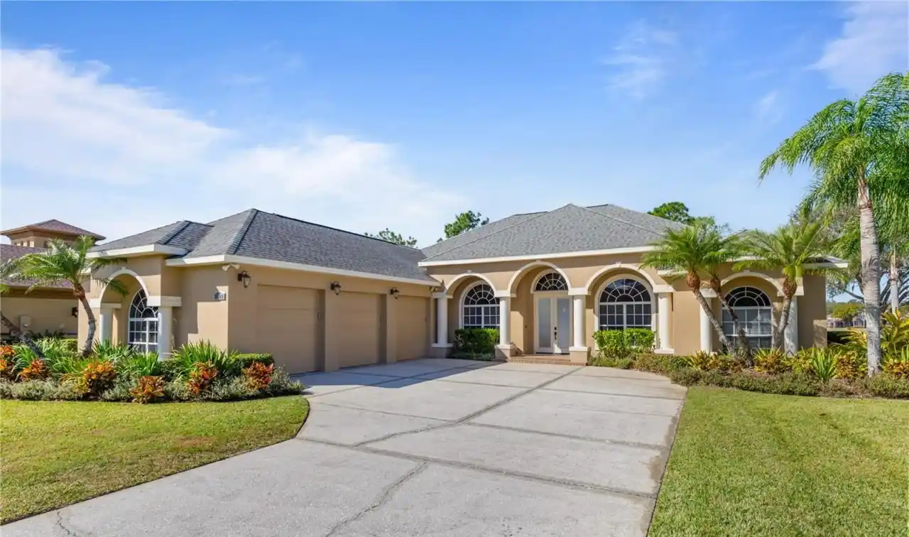 Special Property in the Gated Eaglebrooke Golf Community