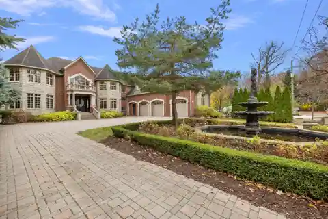 Beautiful Lakefront Residence
